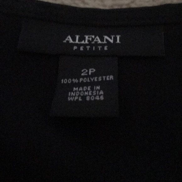 Black blouse. - Picture 5 of 6